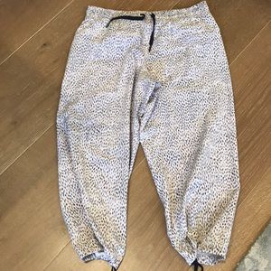 Lululemon Capri pants